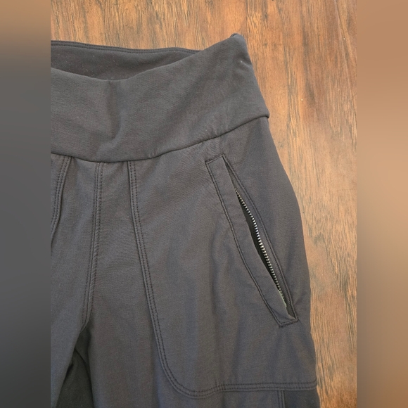 Athleta Headlands Hybrid High Rise Cargo Legging In Charcoal Size 0 - Picture 4 of 11